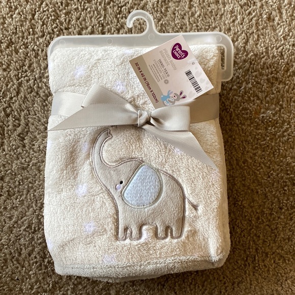 NWT Grey Elephant Plush Baby Blanket - Picture 3 of 6